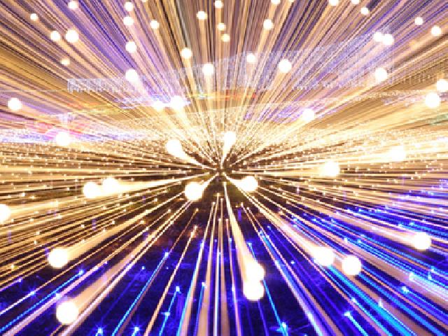 冬の夜空にダイナミックな花火!